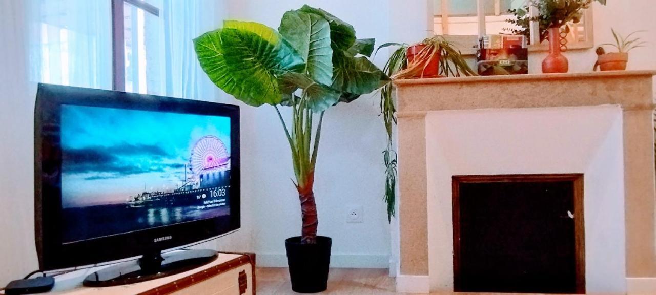 La Maison Des Nomades Netflix Disney Prime Video Apartment Avignon Bagian luar foto